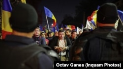 Narativele propagate de Rusia în Balcani se regăsesc în mesajele promovate în grupurile de Facebook administrate de AUR. Se pare că au succes devreme ce numărul de urmăritori al liderilor partidului pare să fi crescut în ultimul an cu 500%. 