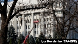 Жогорку Кеңештин имараты. 