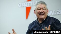 Азимбек Бекназаров.