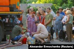 Черга за водою в окупованому Росією Донецьку, липень 2025 року