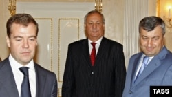 Russian President Dmitry Medvedev meeting with Eduard Kokoity and Sergei Bagapsh in Moscow on August 14