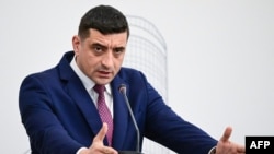 Candidatul AUR la alegerile prezidențiale, George Simion, a fost joi seară în Franța. El fusese invitat la o dezbatere cu contracandidatul său Nicușor Dan, la televiziunea publică din România.