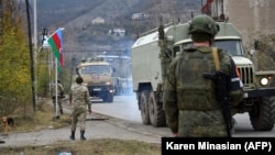 Ադրբեջանական բեռնատար մեքենաներն անցնում են Լաչինով, 1-ը դեկտեմբերի, 2020թ.