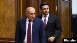 Armenia - Prime Minister Nikol Pashinian and speaker Alen Simonian arrive for the Armenian government's question-and-answer session in parliament, October 22, 2025.