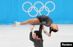 Карина Сафина һәм Лука Берулава Пекинда чыгыш ясый