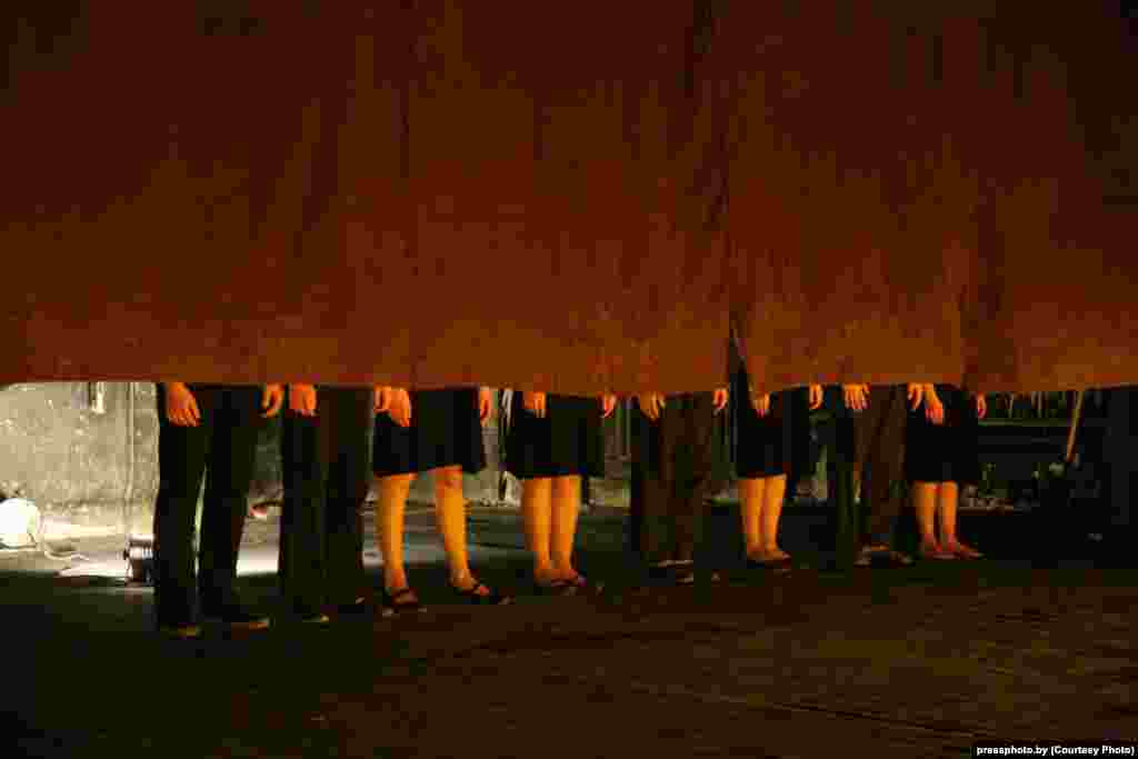 &nbsp;Мастацтва і забавы. II месца, Алена Жукава &nbsp; Менск, Акадэмія мастацтваў, 4 сьнежня 2010 году. Плястычны спэктакль &laquo;Ня Танцы" пад кіраўніцтвам беларускага незалежнага рэжысэра Яўгена Карнягі. &nbsp; 