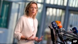 Кайса Оллонгрен підтвердила попередні повідомлення в нідерландських медіа про те, що її країна виділяє 400 мільйонів євро на виробництво бойових машин для України в Швеції