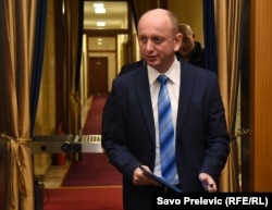 Poslanik Milan Knežević