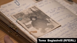 თამარის მიერ ჩაწერილი მომღერალი ალექსანდრე ბრეგვაძე (ფოტოები დაცულია ფოლკლორის ცენტრის არქივში)