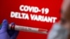 Răspândirea variantei Delta a coronavirusului, mult mai contagioasă, și numărul mic de persoane vaccinate este principalul pericol semnalat de epidemiologii români pentru această toamnă. (Imagine generică)