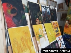 Džeko Hodžić imao je do sada preko 80 samostalnih izložbi za koje je dobio brojne nagrade u zemlji i inozemstvu.