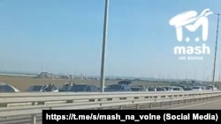 Очереди из автомобилей в направлении Керченского моста во стороны Тамани в Краснодарском крае, 1 мая 2025 года