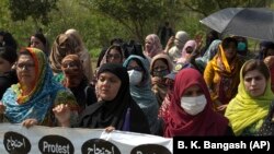 په پاکستان کې استادان او د تعلیمي ادارو کارکوونکي وخت په وخت د خپلو غوښتنو لپاره احتجاجونه کوي ـ پخوانی انځور.