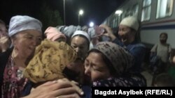 Türkmenistandan gelen etniki gazaklaryň hossarlary bilen duşuşygy. Mangystau oblasty, 2021-nji ýylyň 13-nji maýy.