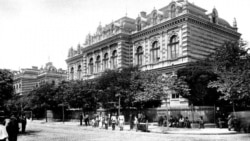 Clădirea Spitalului Brâncovenesc, ridicată în 1837 de domnița Safta Brâncoveanu, era una dintre cele mai moderne instituții medicale ale epocii. Arhitectura sa impunătoare, în stil neoclasic, îmbina funcționalitatea cu eleganța spiritului brâncovenesc.