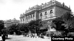 Clădirea Spitalului Brâncovenesc, ridicată în 1837 de domnița Safta Brâncoveanu, era una dintre cele mai moderne instituții medicale ale epocii. Arhitectura sa impunătoare, în stil neoclasic, îmbina funcționalitatea cu eleganța spiritului brâncovenesc.