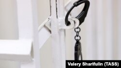 Наручники в суде