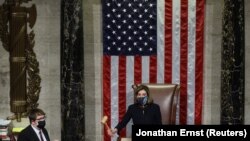 Predsjedavajuća Zastupničkog doma Nancy Pelosi tokom potvrđivanja glasova za drugi opoziv Trumpa