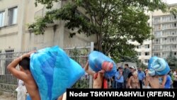დევნილების გამოსახლება. თბილისი, 2010 წლის 13 აგვისტო