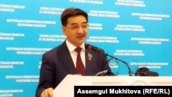 Қазақстан коммунистік халық партиясынан президенттікке кандидат Жамбыл Ахметбеков. Нұр-Сұлтан, 6 мамыр 2019 жыл.  