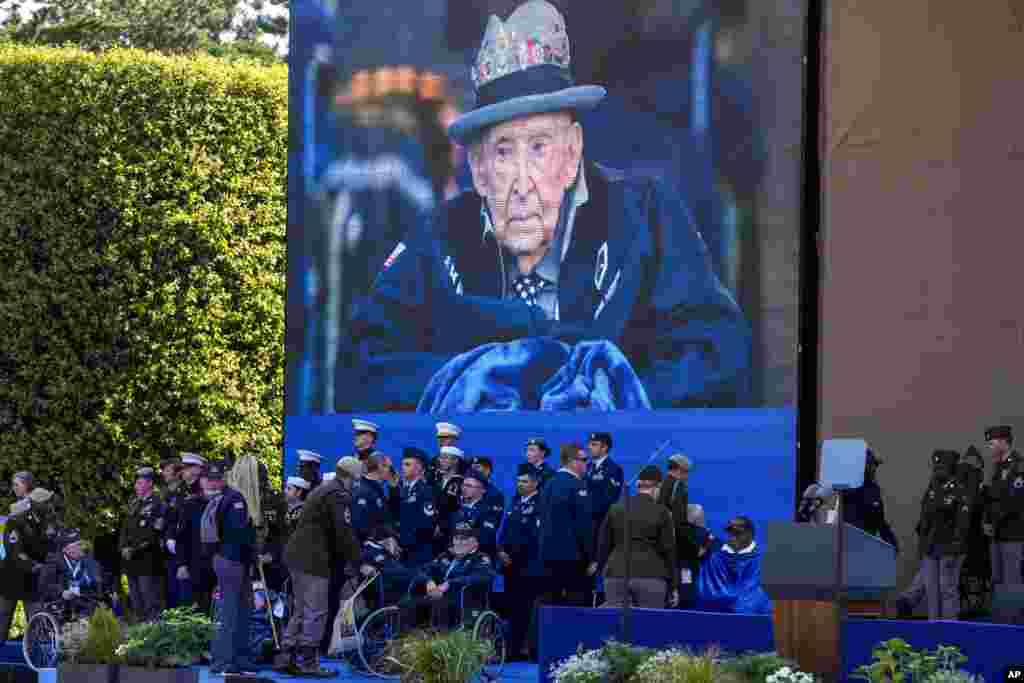 Майже 160 000 військ союзників висадилися на п&rsquo;ятьох пляжах із кодовими назвами: Юта, Омага, Голд, Джуно та Сорд, що призвело до тисячних втрат&nbsp; німецької берегової оборони. Сьогодні серед живих залишилося небагато учасників штурму &nbsp;