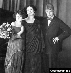 Сергій Єсенін, Айседора Дункан та її прийомна дочка Ірма