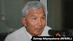 Өмүрбек Абдырахманов.