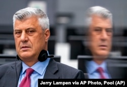 Ish-presidenti i Kosovës, Hashim Thaçi, gjatë paraqitjes para Dhomave të Specializuara. Hagë, 9 nëntor 2020.