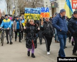 Акція протесту проти вторгнення Росії до України в захопленому російськими військовими місті Мелітополі, 7 березня 2022 року