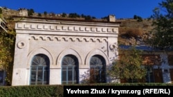 Здание городской электростанции начала XX века в Балаклаве на улице Калича, 3