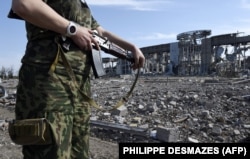 Біля руїн Міжнародного аеропорту «Луганськ», 11 вересня 2014 року