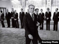 مراسم معرفی کابینه بختیار به شاه