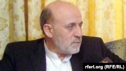 آرشیف، محمد عمر داوودزی رئیس دارالانشای شورای عالی صلح