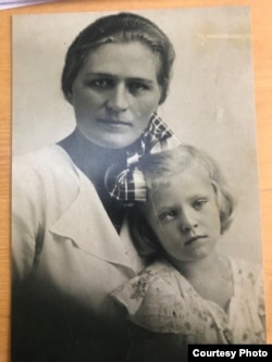 Анна Герман с матерью Ирмой Мартенс.