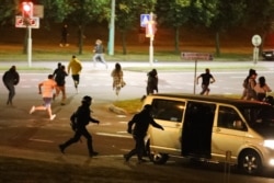 Protesters flee police.