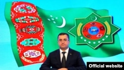 Кандидат в президенты Туркменистана на экране телевизора в день своего предвыборного выступления. 10 января 2012 года.