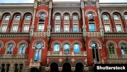 Нові банкноти містять гасло «Слава Україні! Героям слава!» на зворотному боці, зберігаючи решту дизайну та захисних елементів відповідно до зразка 2018 року