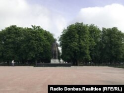 Пам’ятник Тарасові Шевченку в центрі Луганська