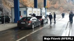 Automobili sa ministrom Vukosavljevićem na Jarinju