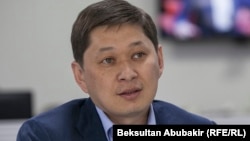 Сапар Исаков.