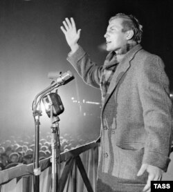 Poetul în octombrie 1960