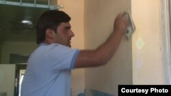 Muhammadjon Qurbonov, a Dushanbe street merchant, performing menial labor as a penalty for making lewd comments to Anisa Ibrohimova.