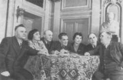 Фундатори театру імені Франка (крайній праворуч – Гнат Юра)