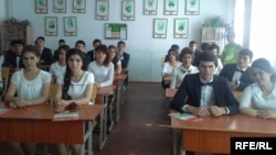 День «последнего звонка» в школах Таджикистана ничем не выделяется среди прочих