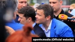 Президент України Володимир Зеленський і керівник Офісу президента Андрій Богдан (праворуч). Дніпро, 12 липня 2019 року