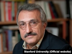 عباس میلانی می‌گوید: تردید ندارم که در تحولات ایران بعد از انقلاب، شوروی آن زمان و روسیه این زمان، نقش بسیار مهم و البته کمتر مطالعه شده‌ای دارند. بدون شک شوروی در سرکوب مثلاً کودتای نوژه نقش داشته است.