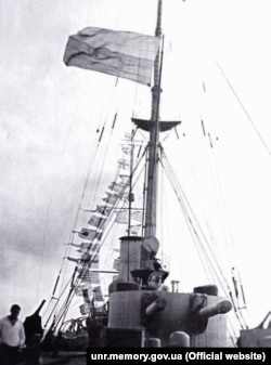 Підняття українського прапора на крейсері «Пам’ять Меркурія», 25 листопада 1917 року