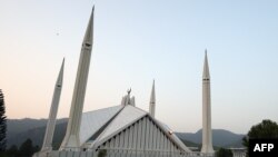 سادات: پاکستان به هر قیمتی که می‎شود باید سیاست خود را تغییر دهد.