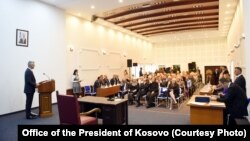 Srpske sudije i tužioci posle polaganja zakletve i početka rada za kosovske institucije pravosuđa, Priština, 24. oktobar 2017.