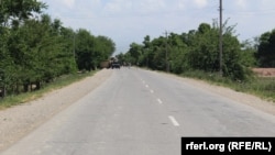 د خان‌اباد ولسوال وايي چې د کندز-خان اباد لویه لاره د تېر په څېر د ټرافیکو پر مخ خلاصه ده